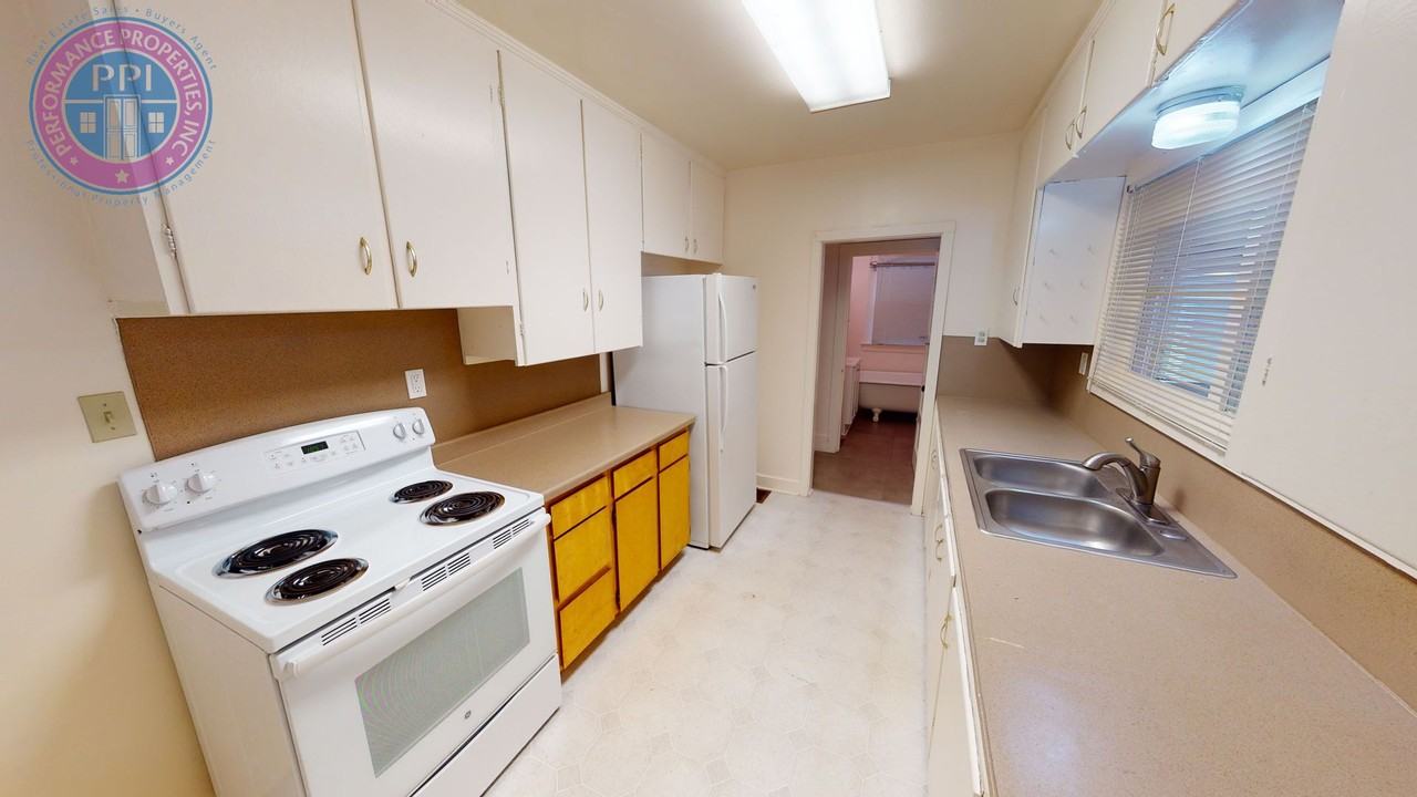 1246 Se 51st Ave - Photo 7 of 19