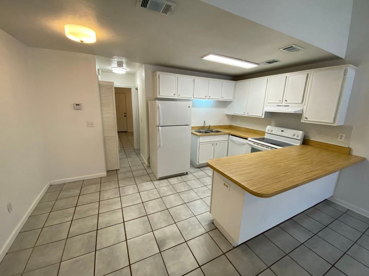 1242 High Rd - Photo 3 of 11