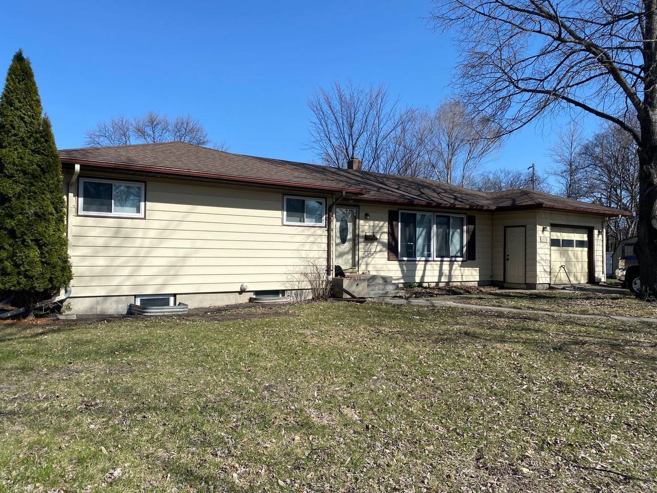 1606 13th St S - Photo 2 of 4