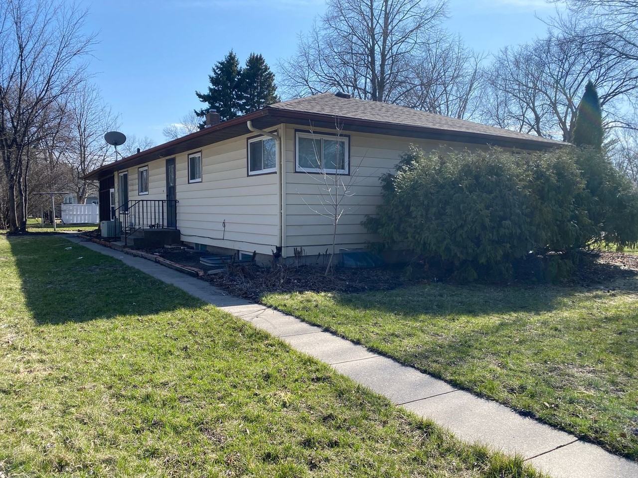 1606 13th St S - Photo 3 of 4