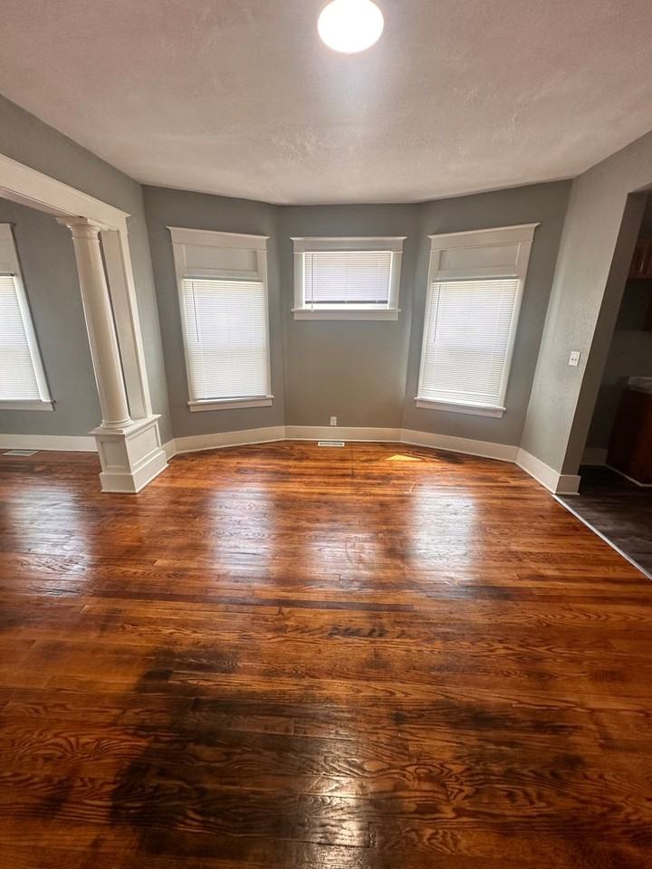 907 Bancroft St - Photo 3 of 12