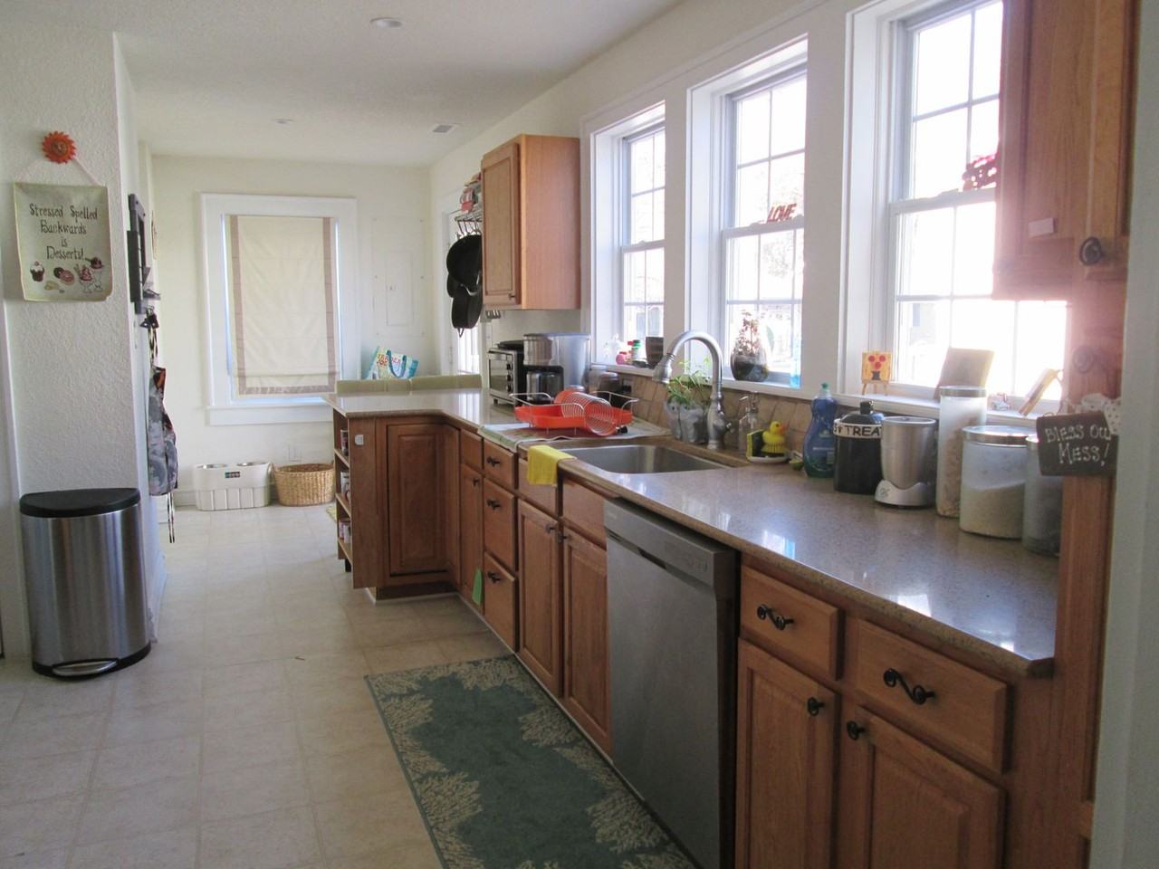300 Suburban Pkwy - Photo 2 of 14