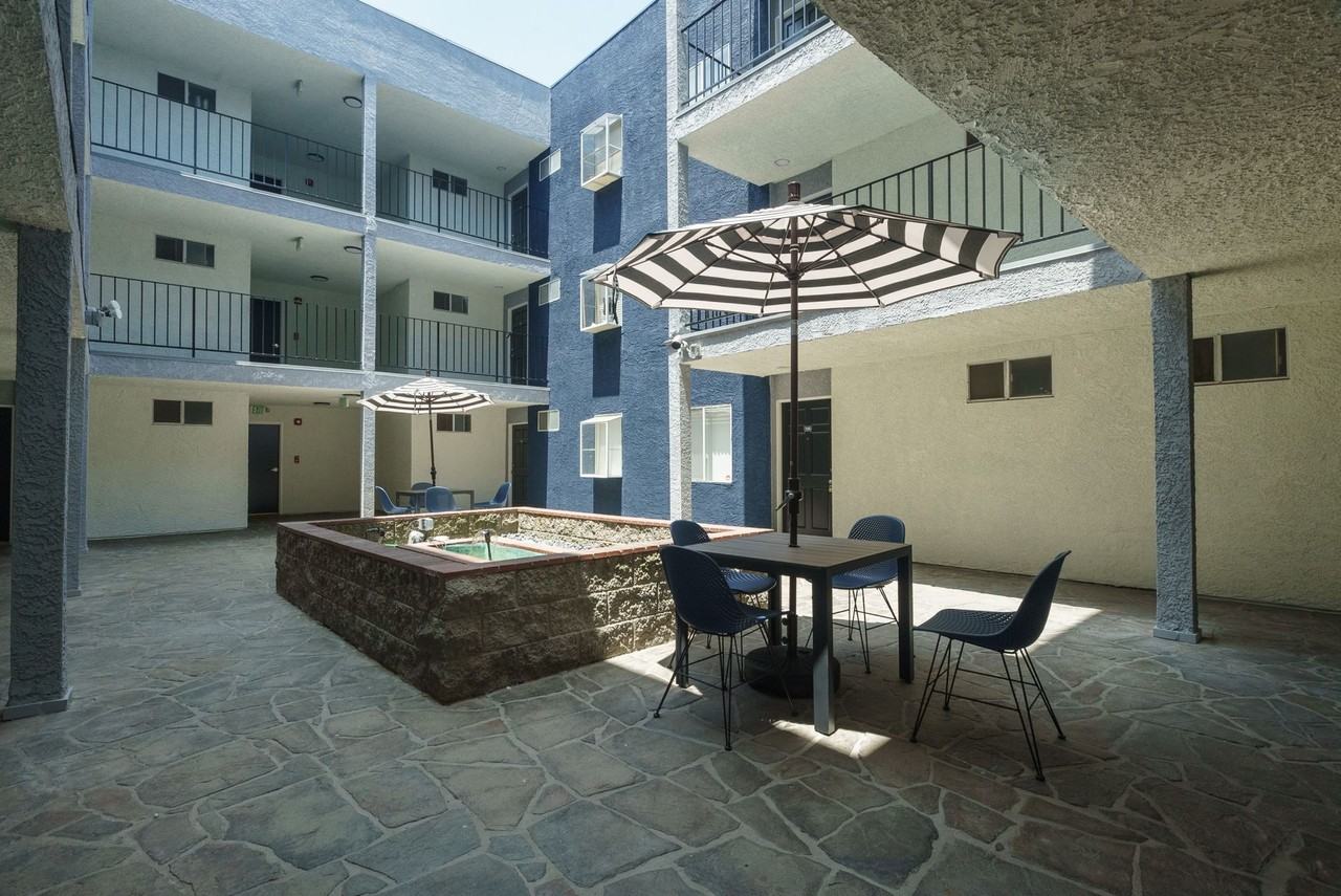 1945 Glendon Avenue - Photo 4 of 29