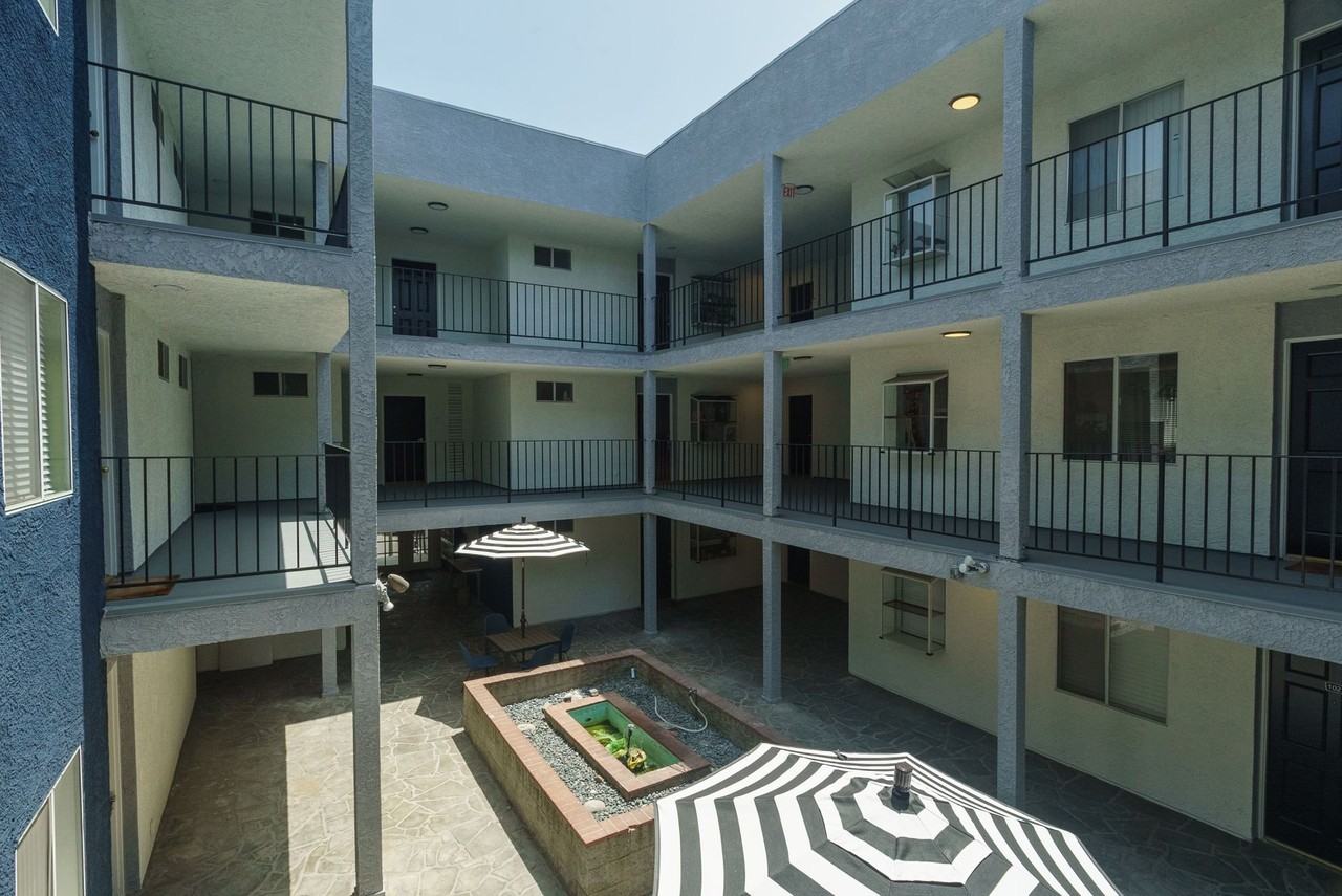 1945 Glendon Avenue - Photo 5 of 29