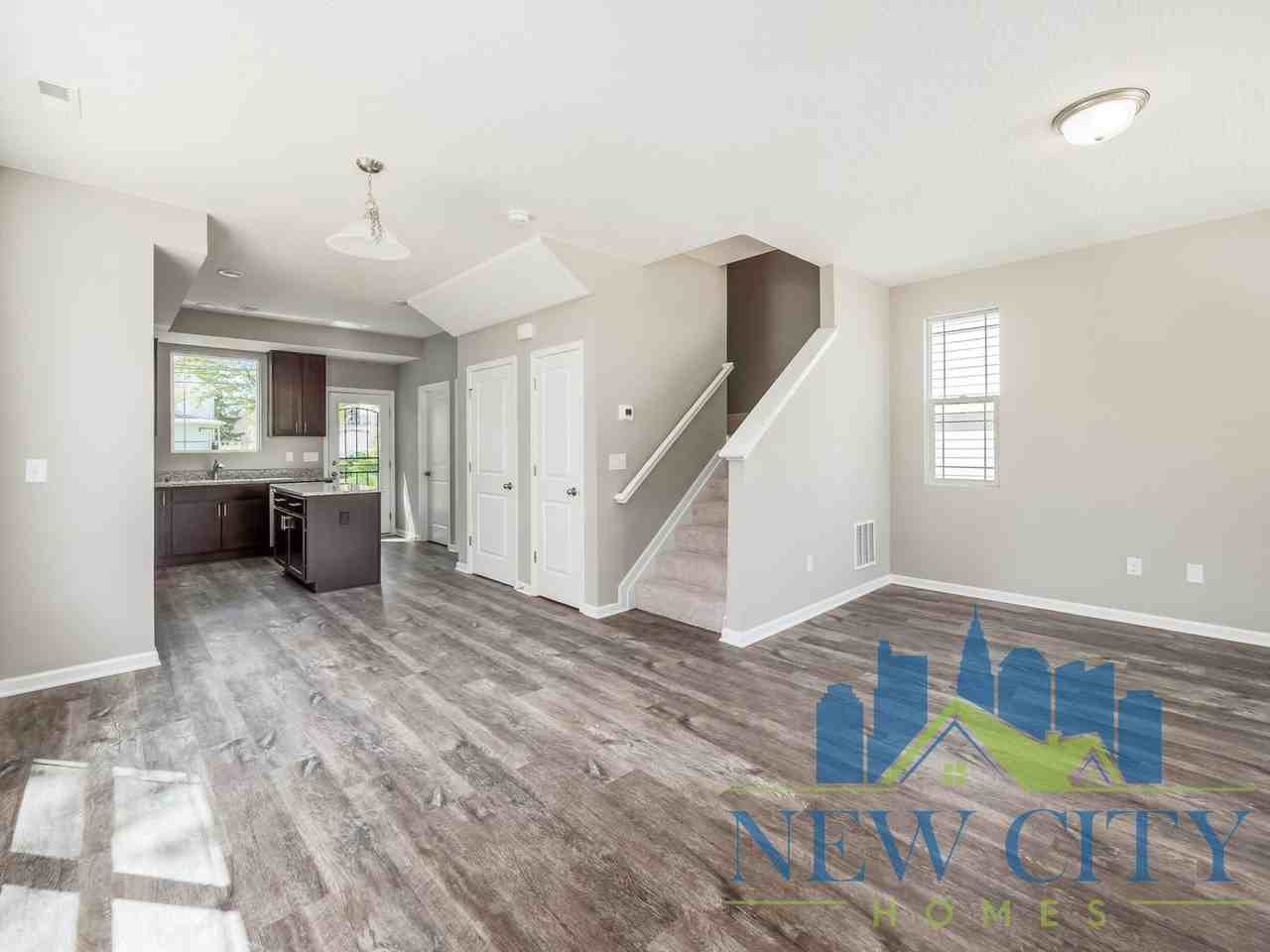 33 Whitethorne Ave - Photo 5 of 32