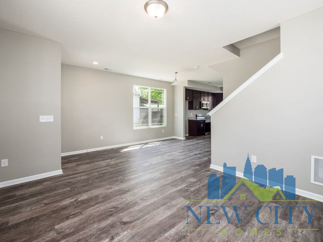 33 Whitethorne Ave - Photo 6 of 32