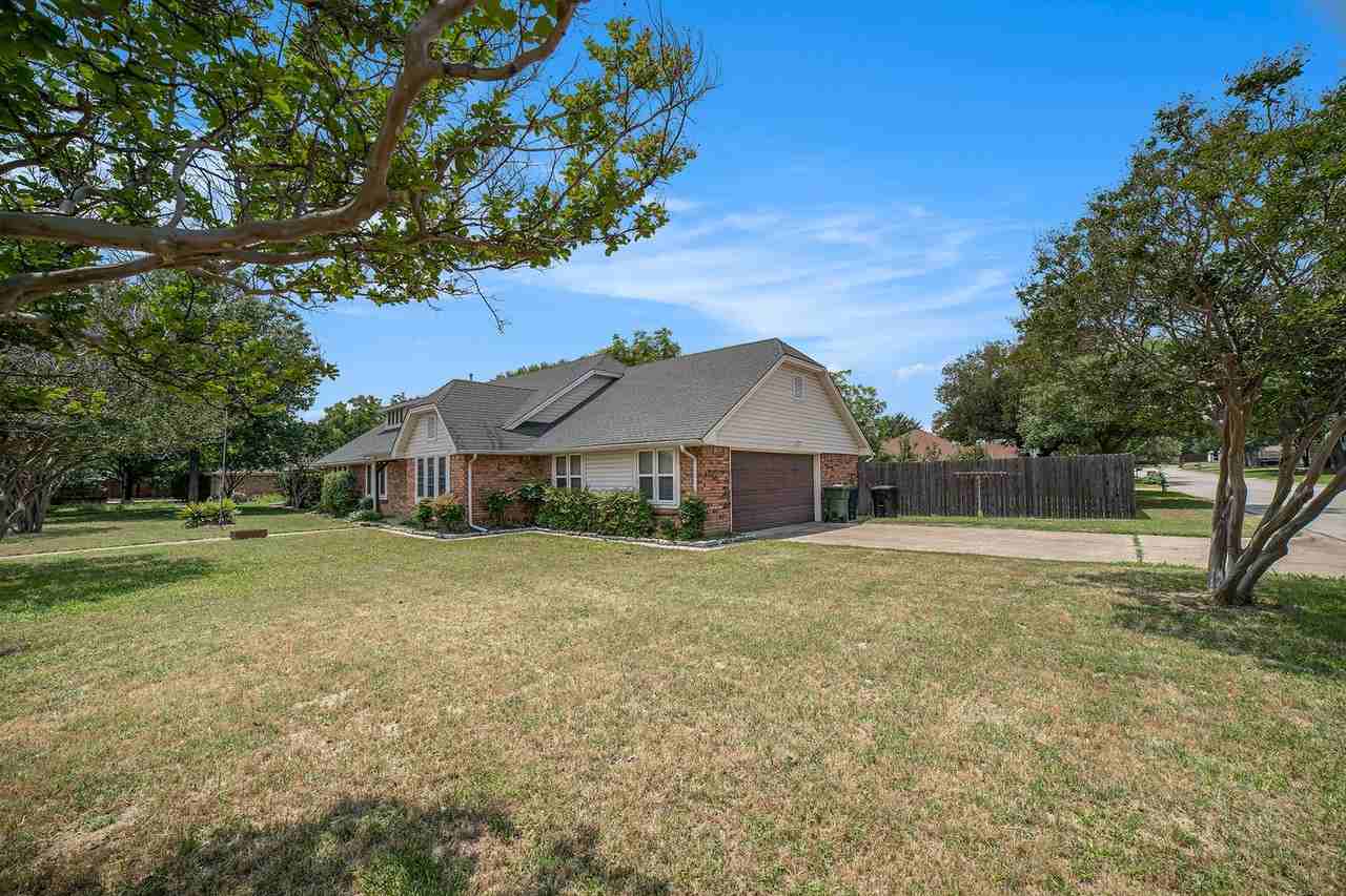2940 Flamingo Cir - Photo 2 of 24