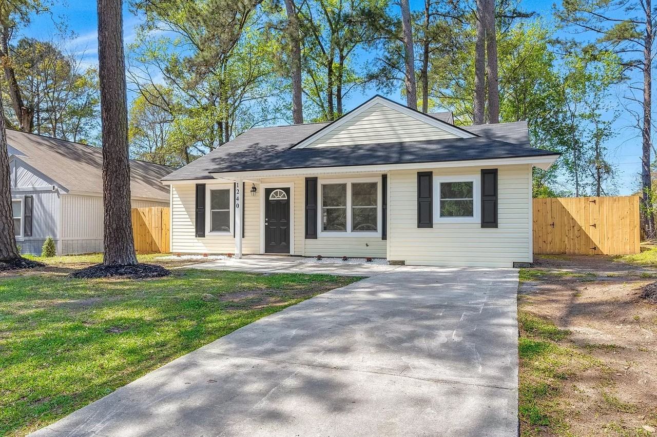 1240 Maryland Dr - Photo 2 of 21