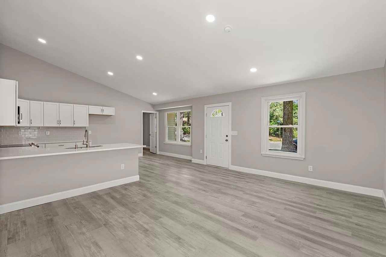 1240 Maryland Dr - Photo 3 of 21