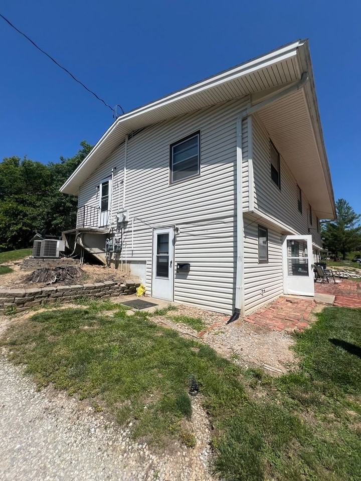 1700 Caniff Cir. - Photo 2 of 11