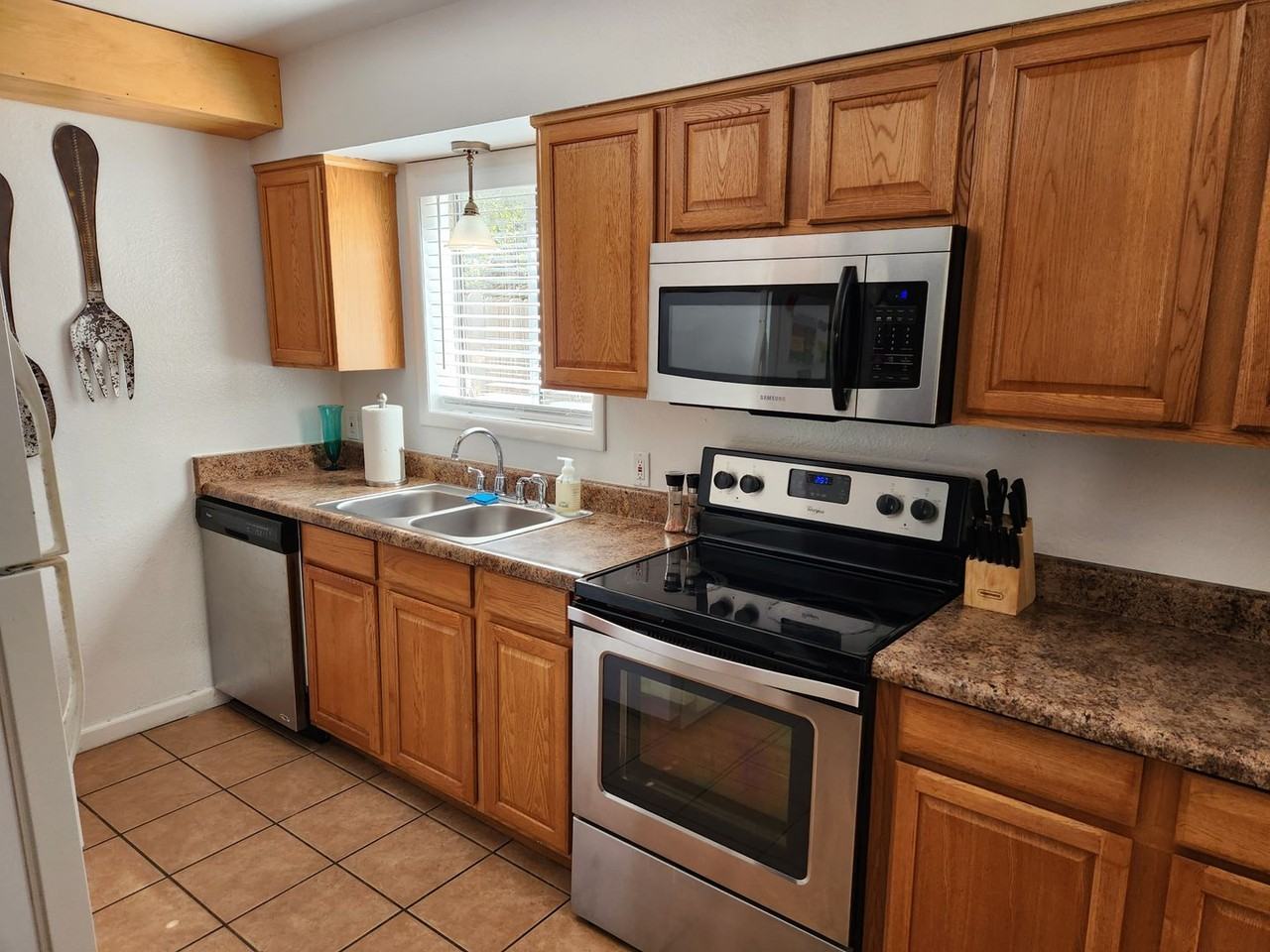 4285 E Hollygreen Rd - Photo 3 of 9