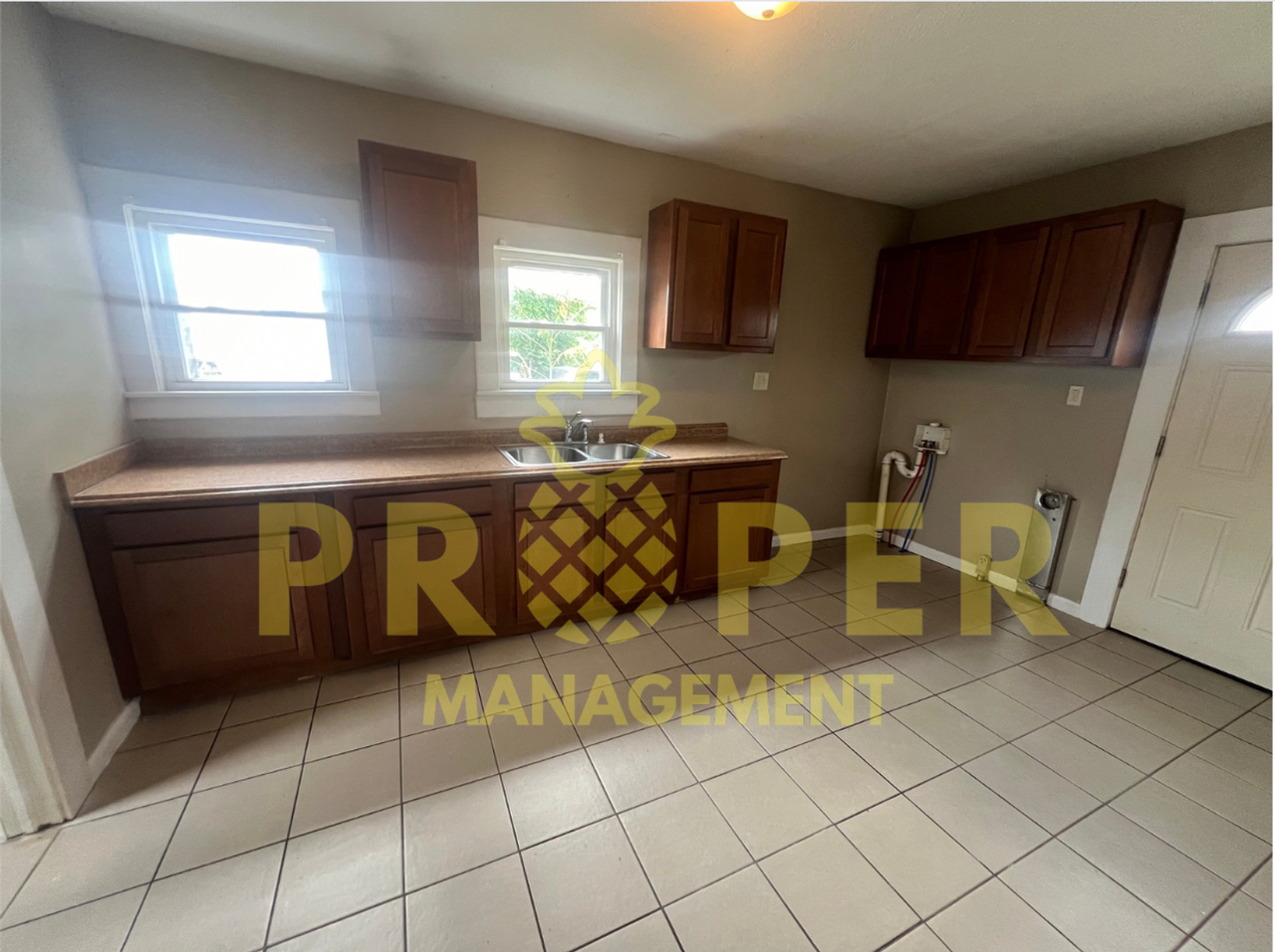 607 Hall Ave - Photo 2 of 9