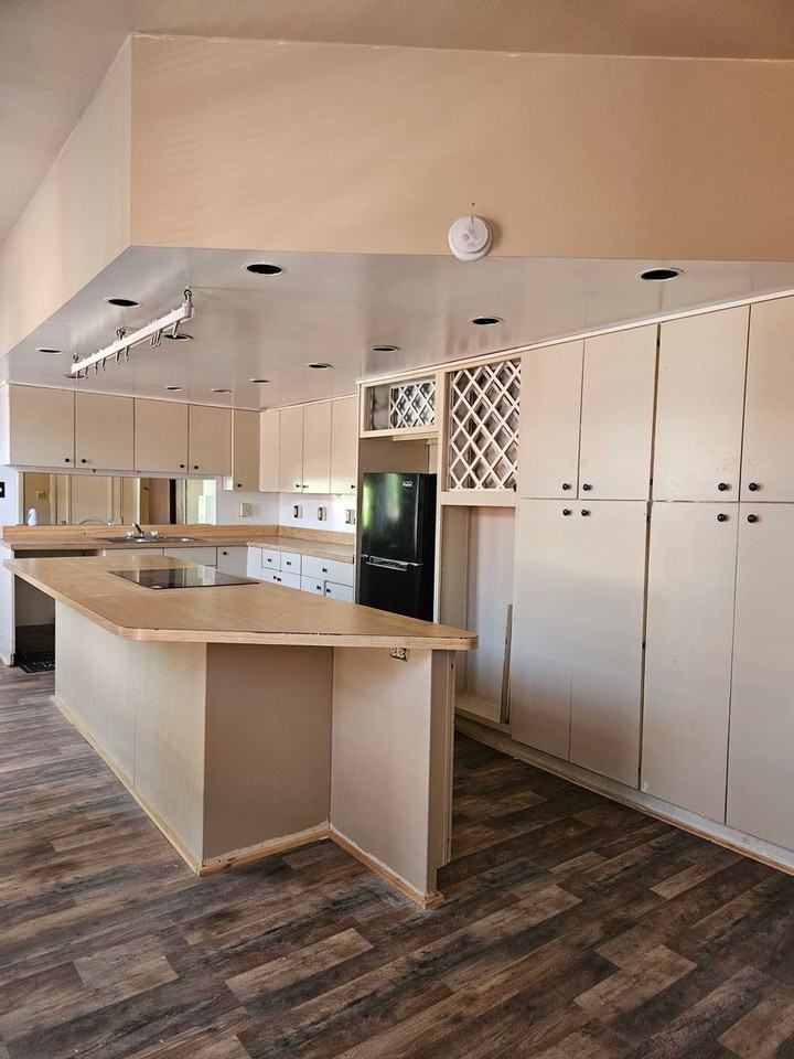 719 W King St - Photo 3 of 8