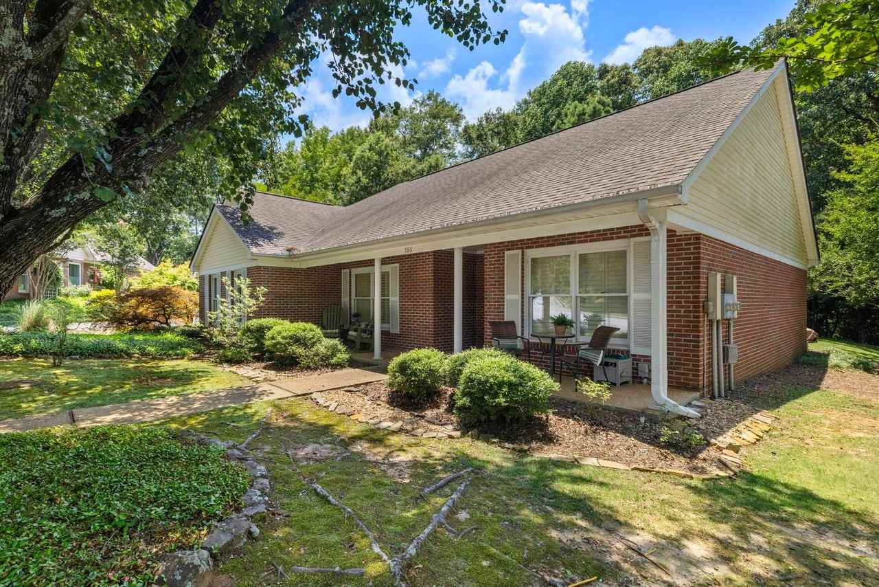 566 Homewood Dr - Photo 2 of 16