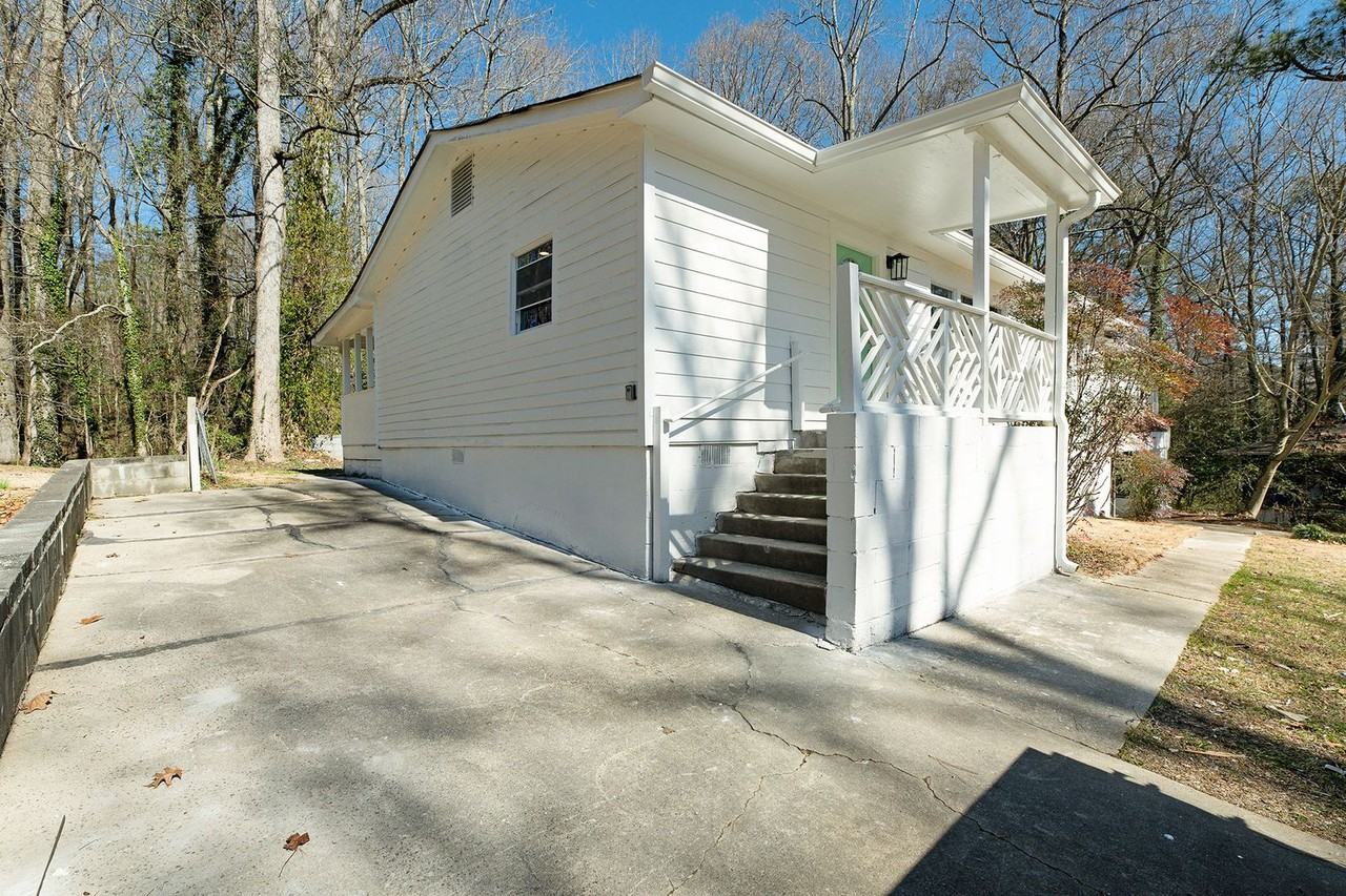 4079 Sunset Dr Sw - Photo 2 of 35