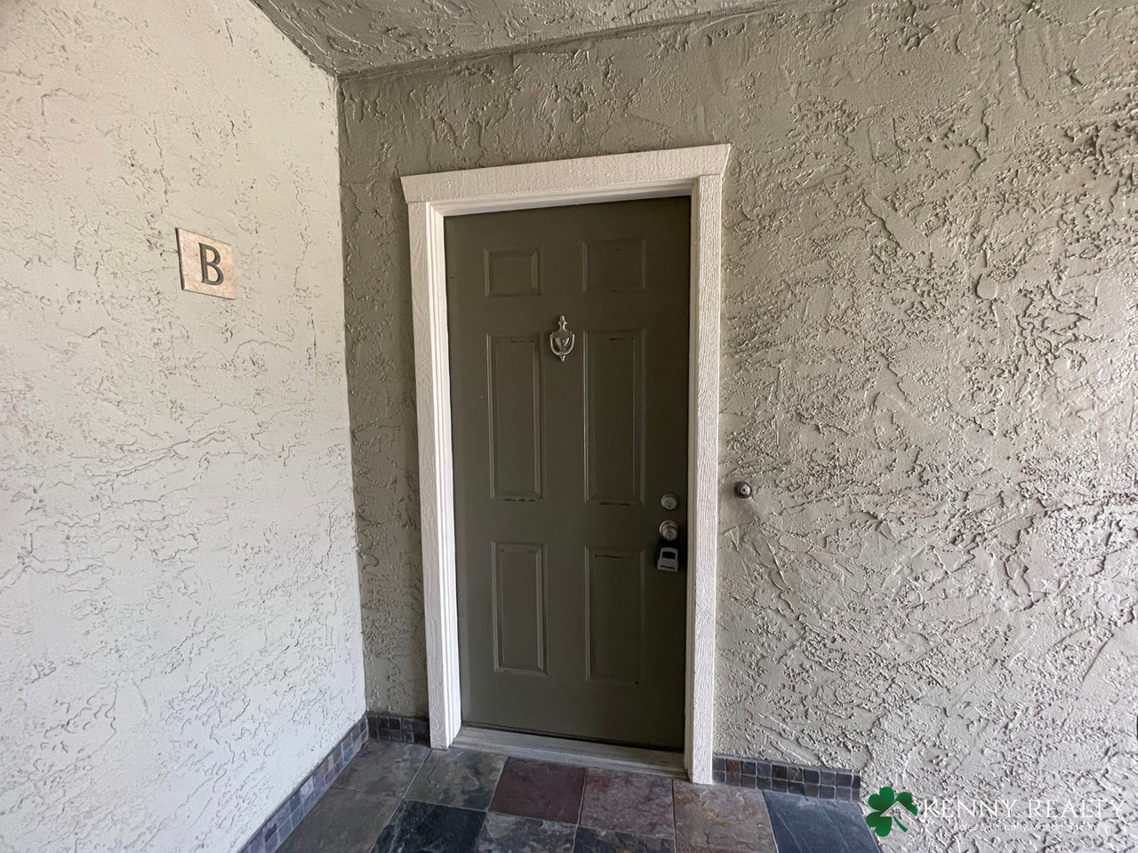 955 Ridgeview Ct - Photo 2 of 20