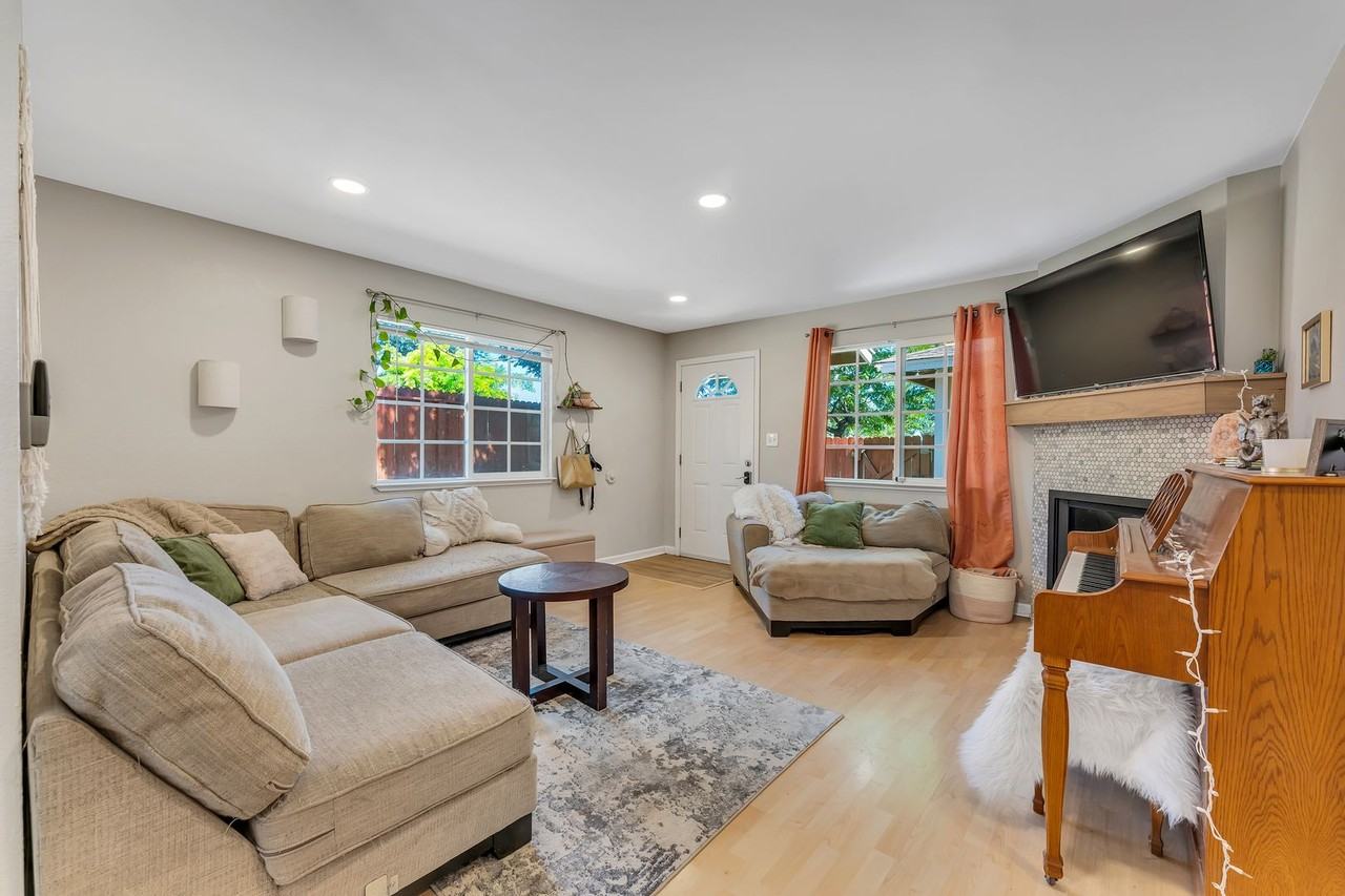 6412 Flower St - Photo 4 of 20
