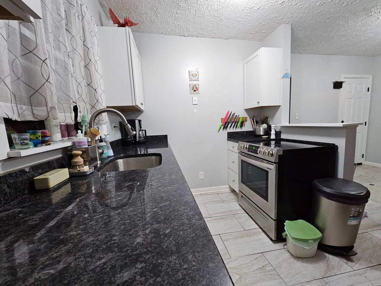 35 S Spring St - Photo 2 of 18