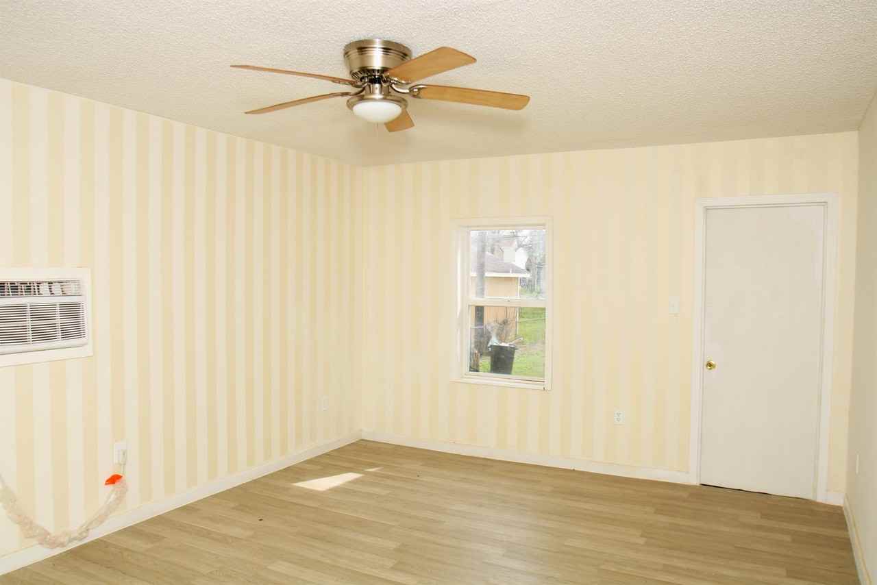 527 W 6th St #1 - Photo 6 of 10