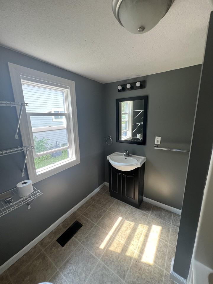 607 Samantha Ave #1 - Photo 3 of 10