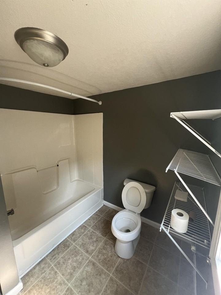 607 Samantha Ave #1 - Photo 4 of 10