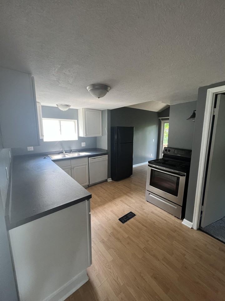 607 Samantha Ave #1 - Photo 5 of 10