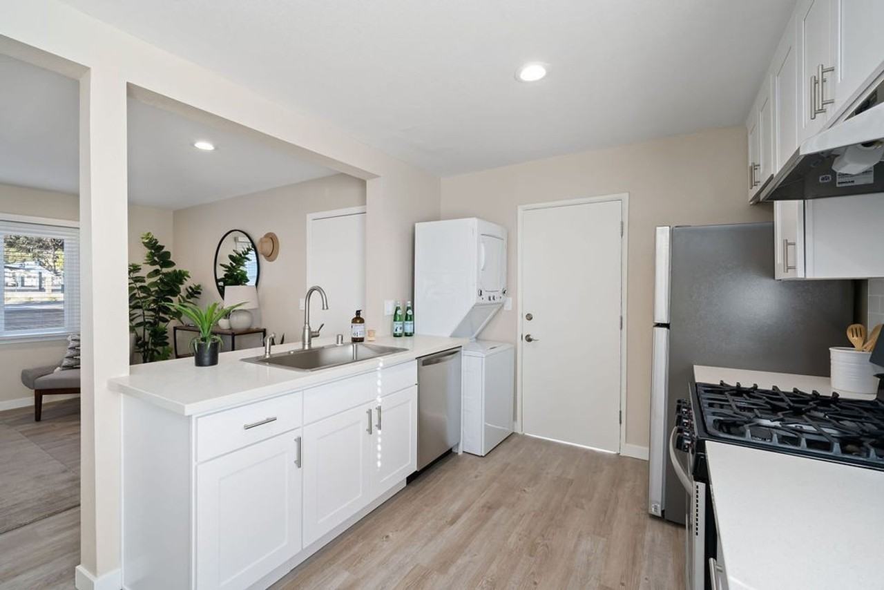 240 Spring Street - Photo 5 of 21