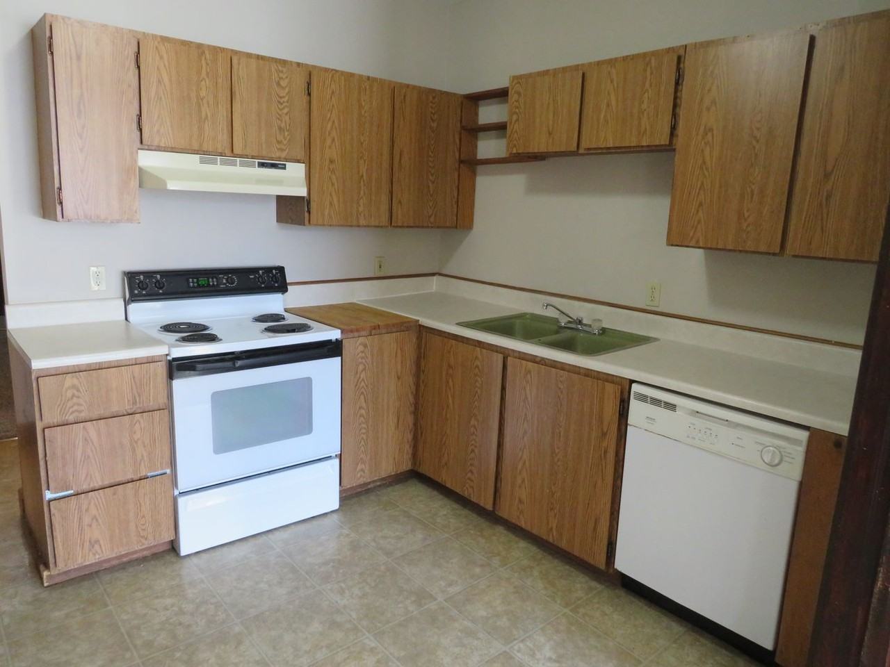 921 Main St - Photo 2 of 16