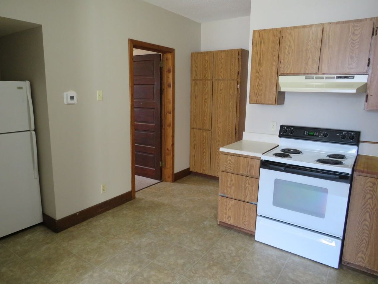 921 Main St - Photo 3 of 16