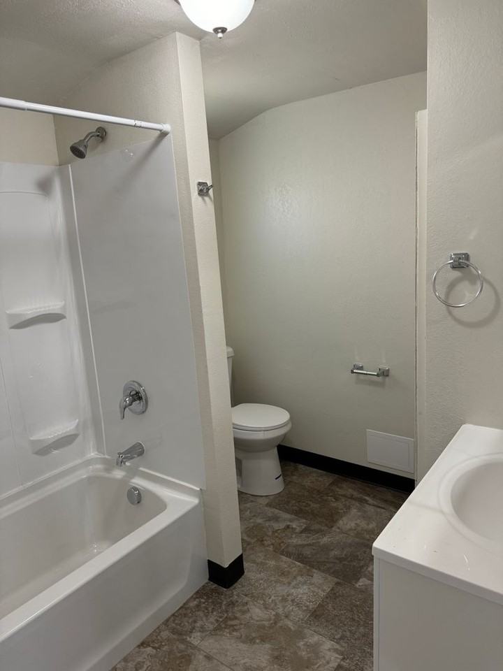 913 N 4th Ave - Photo 2 of 9