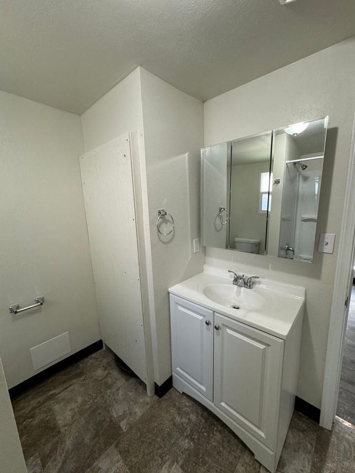 913 N 4th Ave - Photo 3 of 9