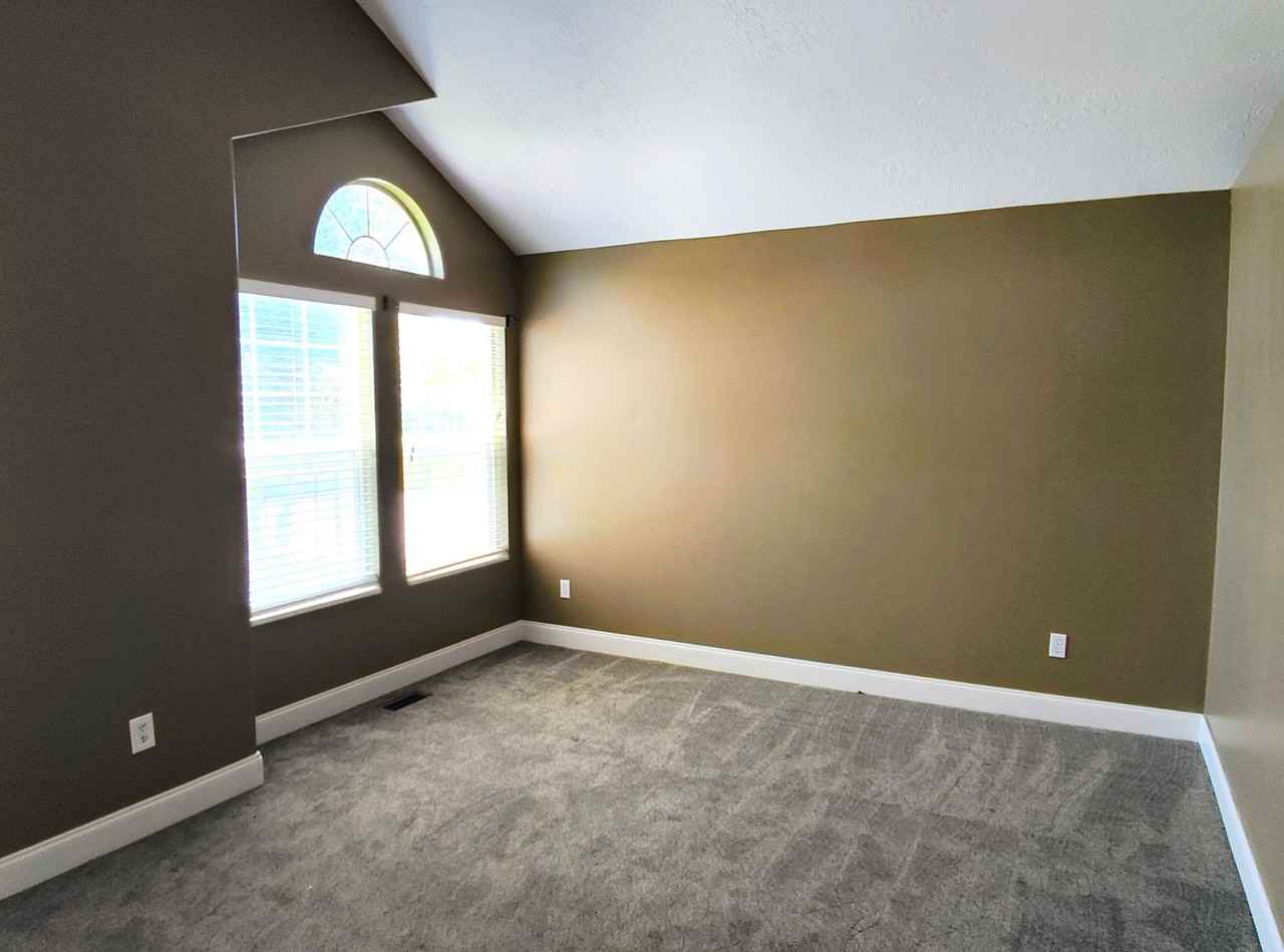 11412 South Raspberry Court - Photo 3 of 39