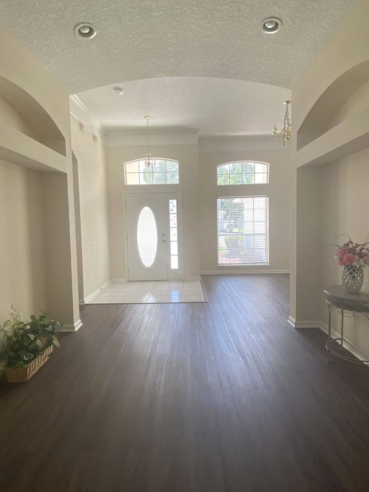 10519 Creston Glen Cir E - Photo 2 of 26