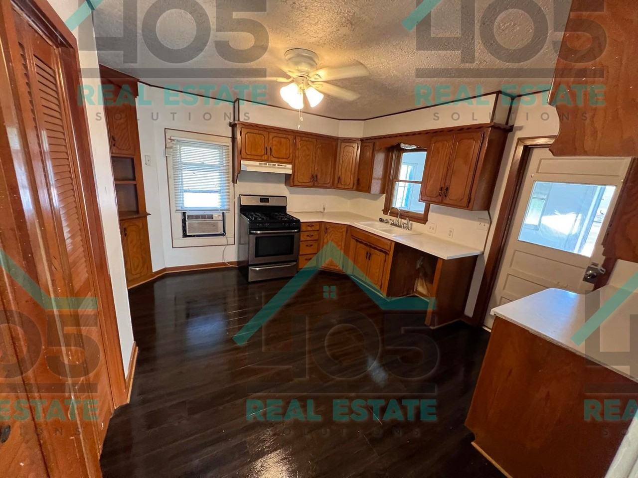 17853 E Britton Rd - Photo 2 of 10