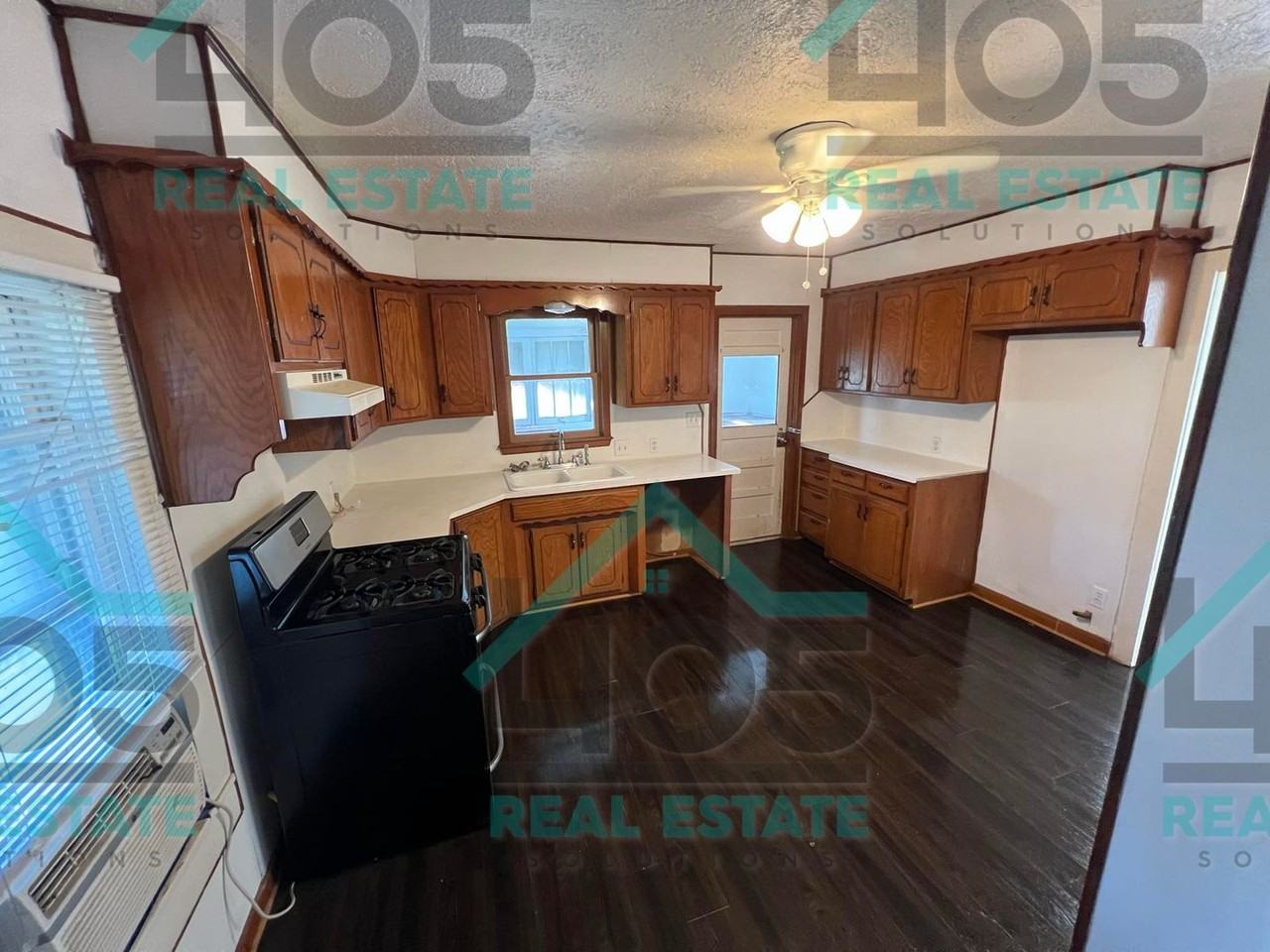 17853 E Britton Rd - Photo 3 of 10