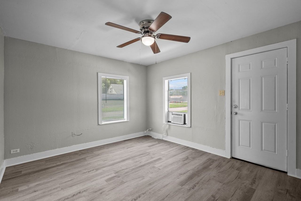 331 9th Street North - Photo 4 of 12