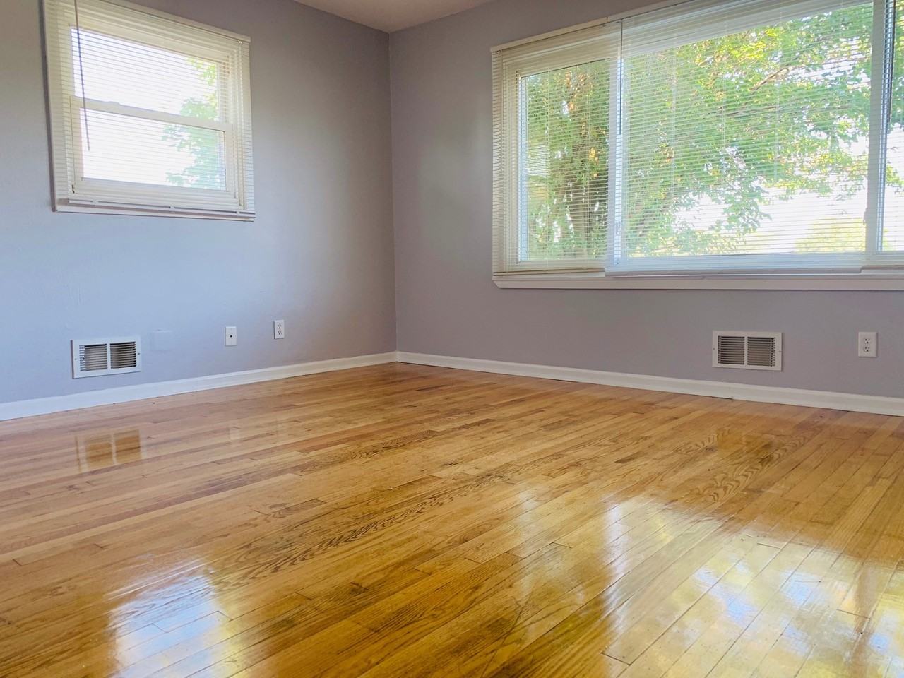 HH- 4702/4704 - Photo 2 of 26