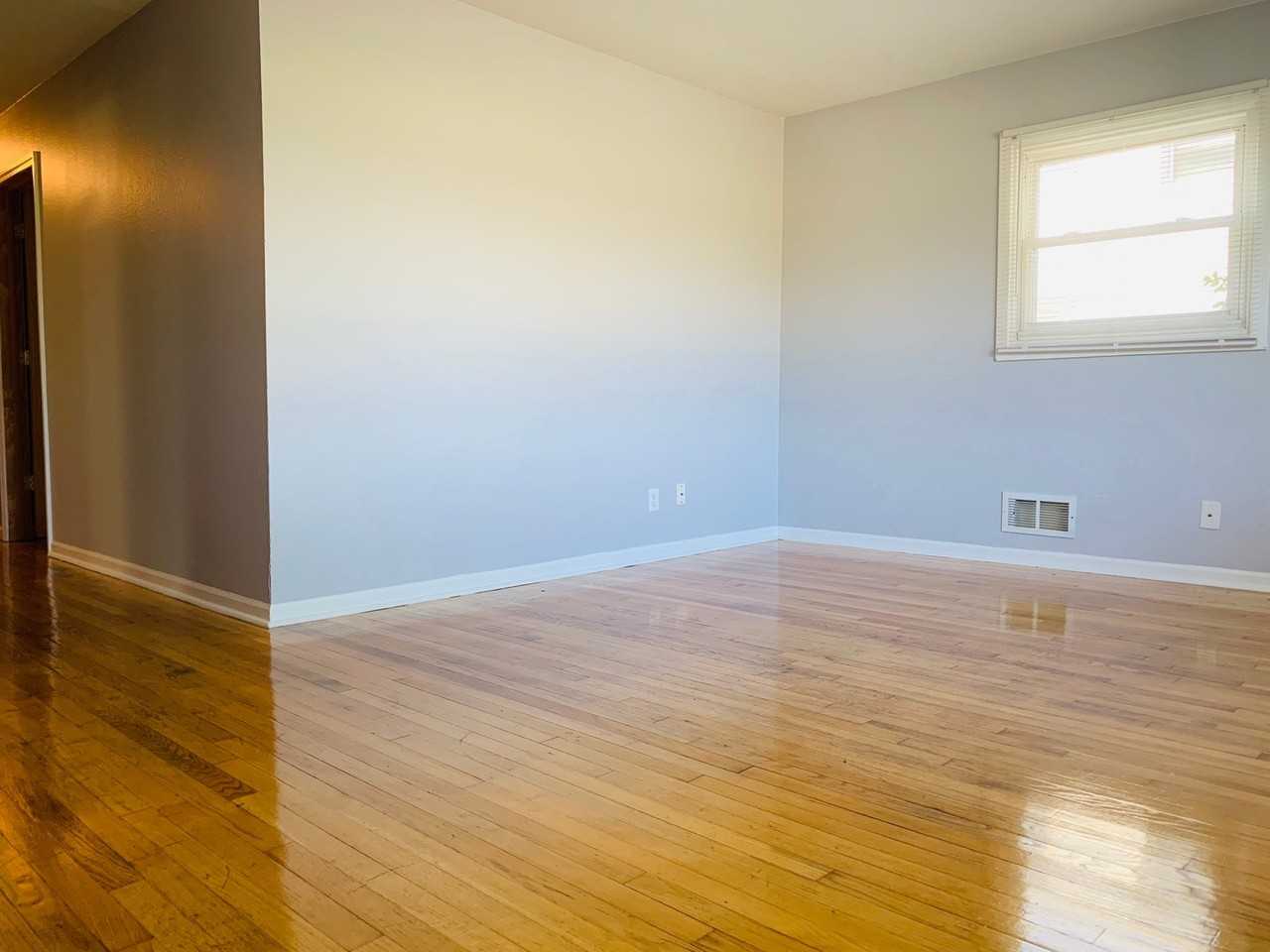 HH- 4702/4704 - Photo 3 of 26