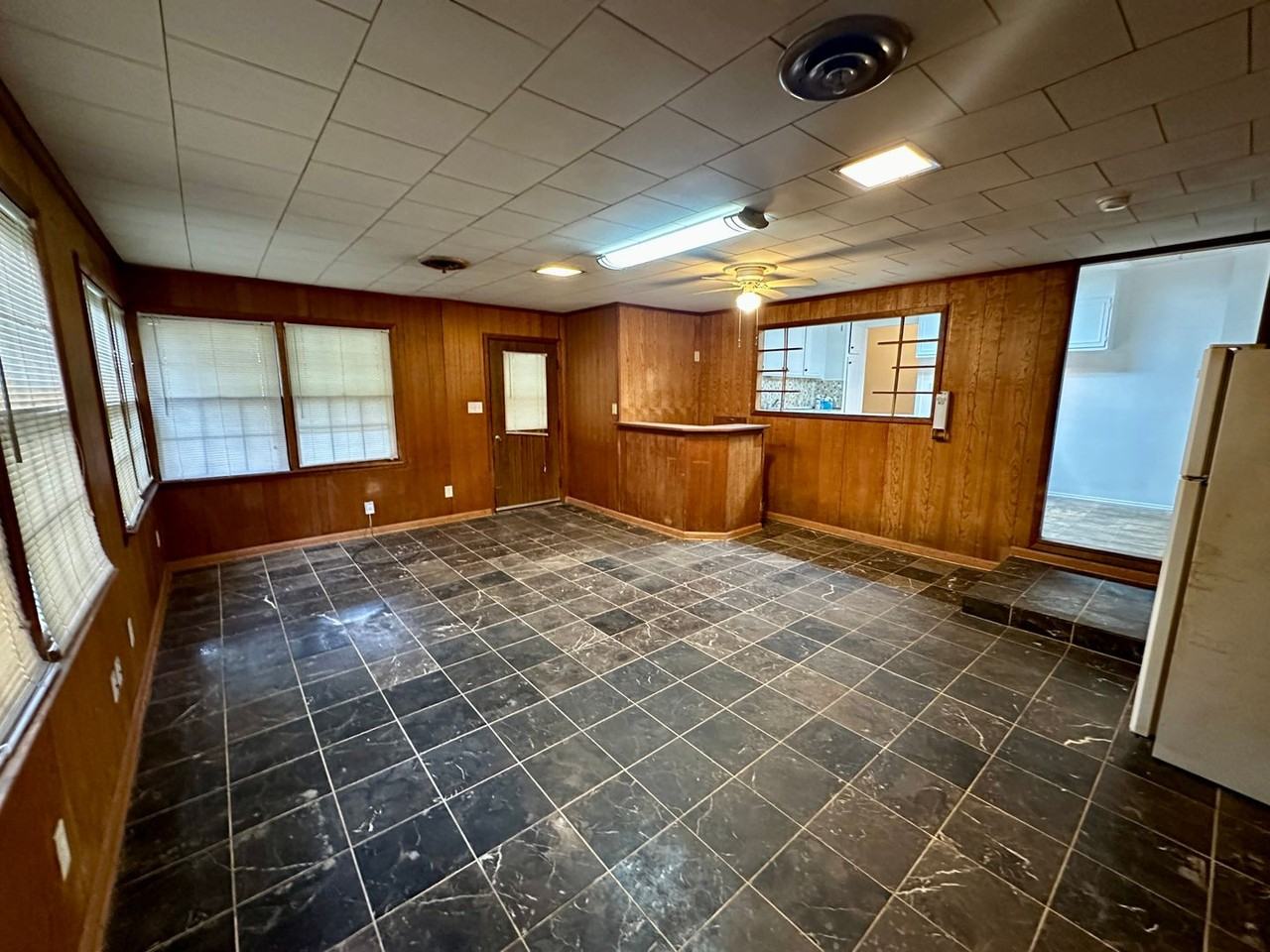 727 Ne 46th St - Photo 2 of 8