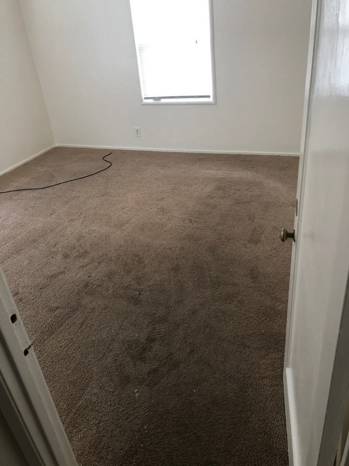 1320 97th Ave - Photo 3 of 8