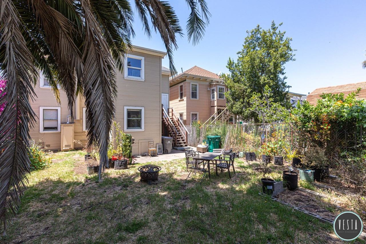 1022 Linden St - Photo 3 of 21