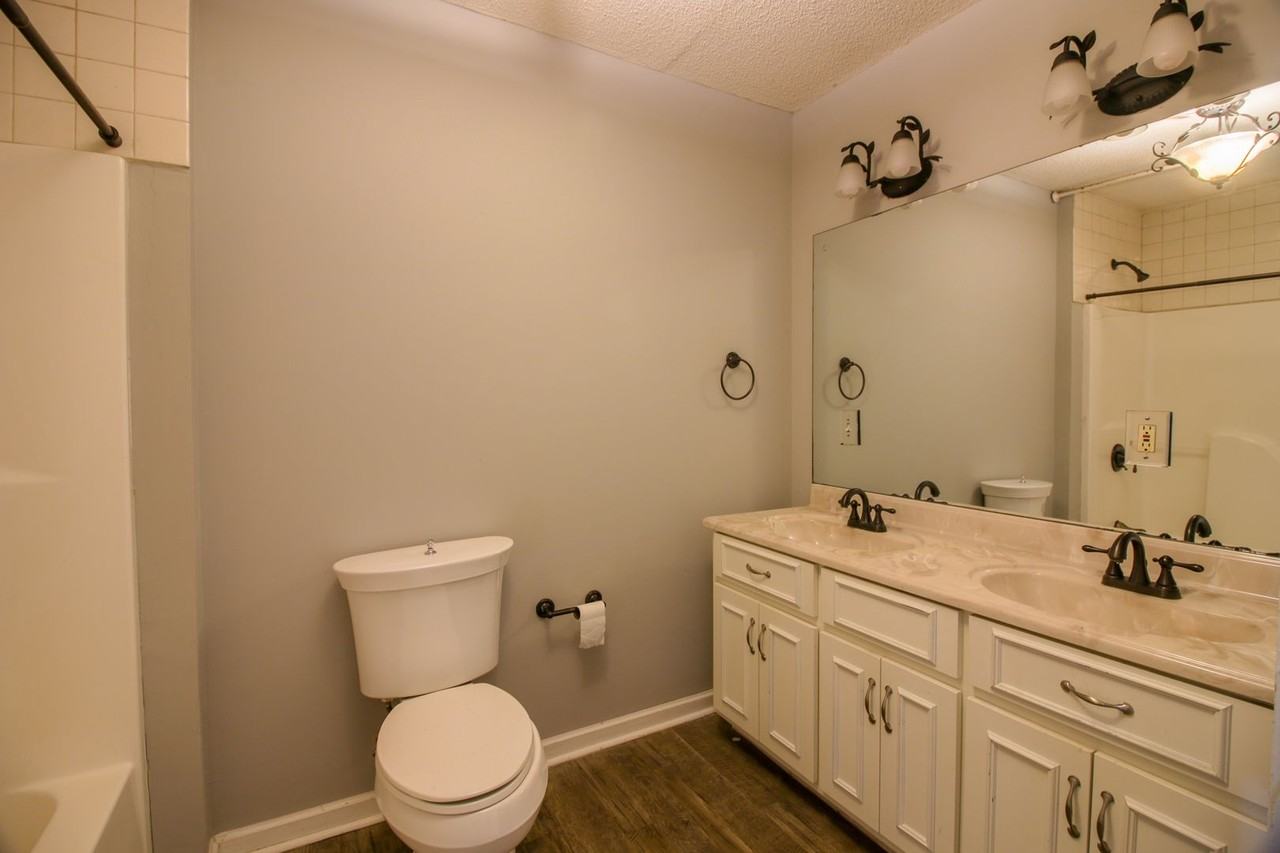 3646 Walton St - Photo 3 of 16