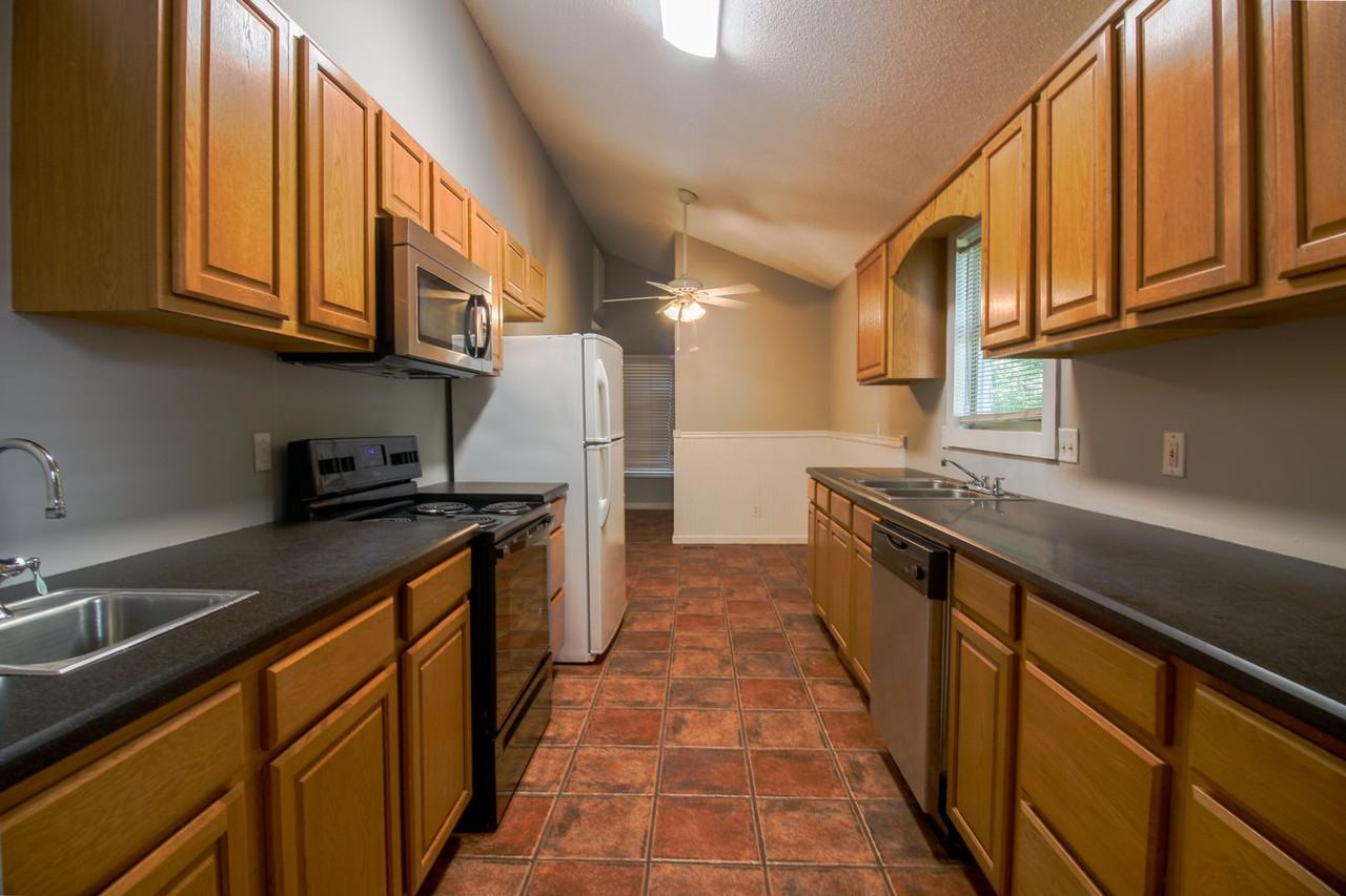 3646 Walton St - Photo 7 of 16