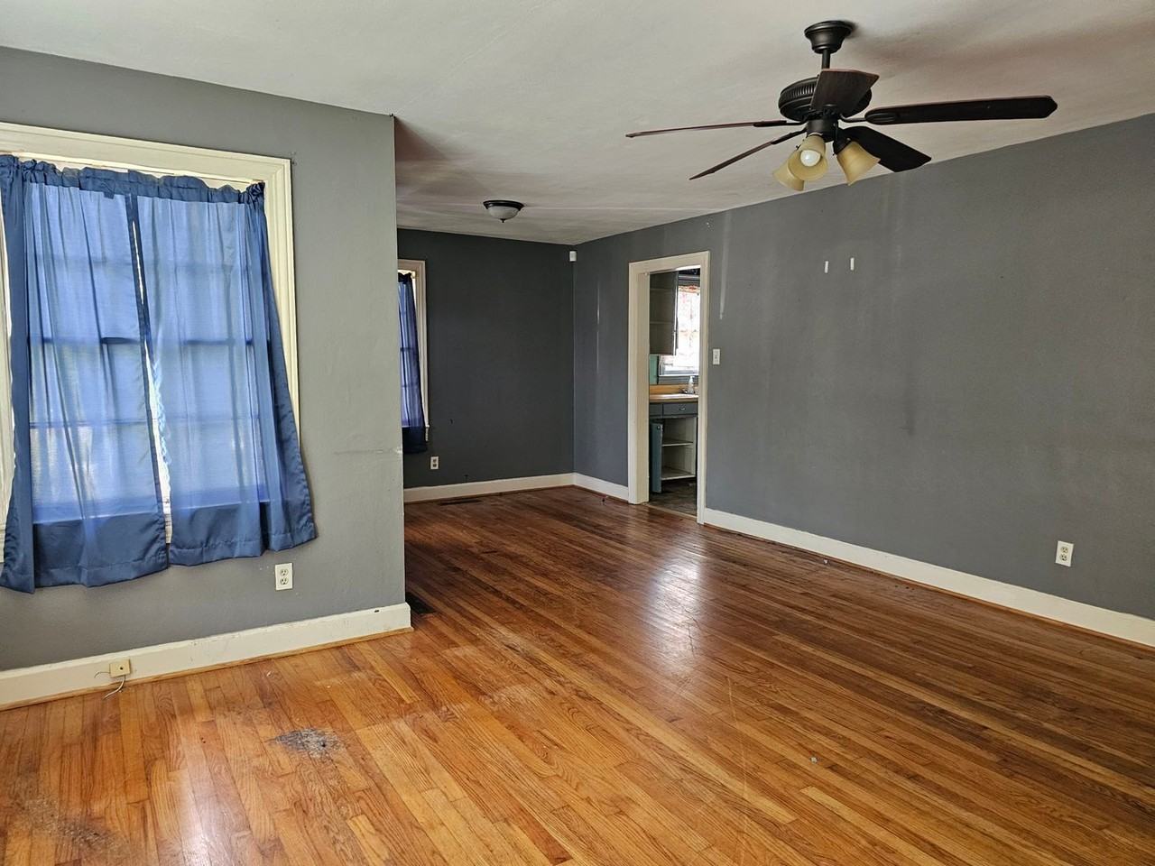 327 18th St - Photo 4 of 13