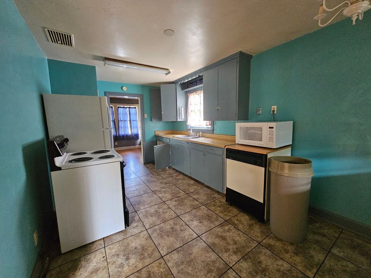 327 18th St - Photo 5 of 13