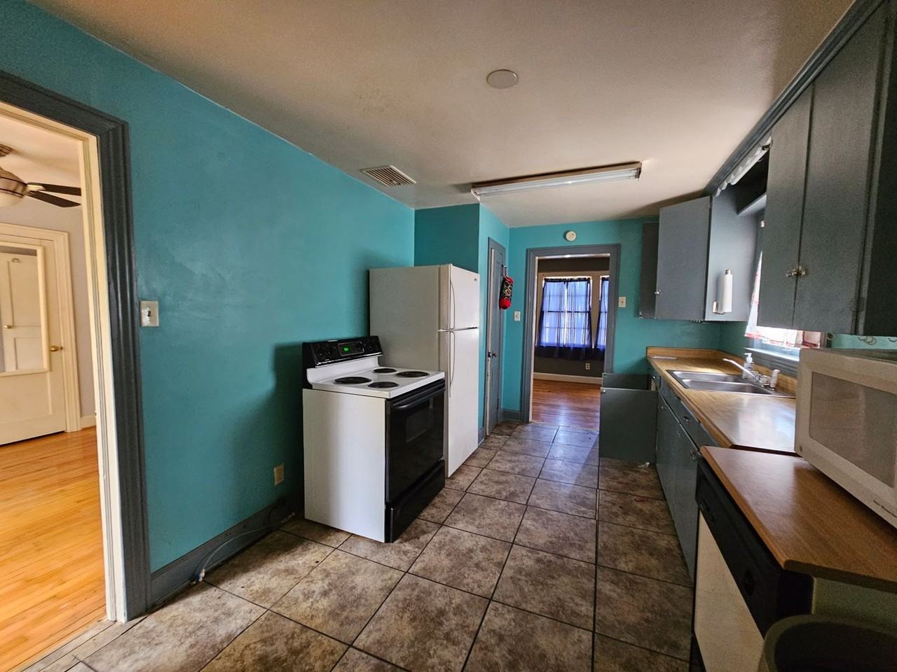 327 18th St - Photo 6 of 13