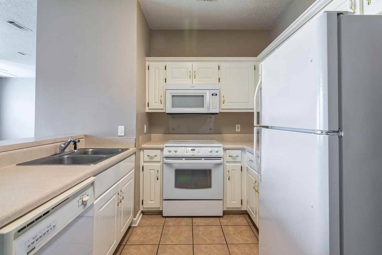 28 Courtyard Way - Photo 2 of 8