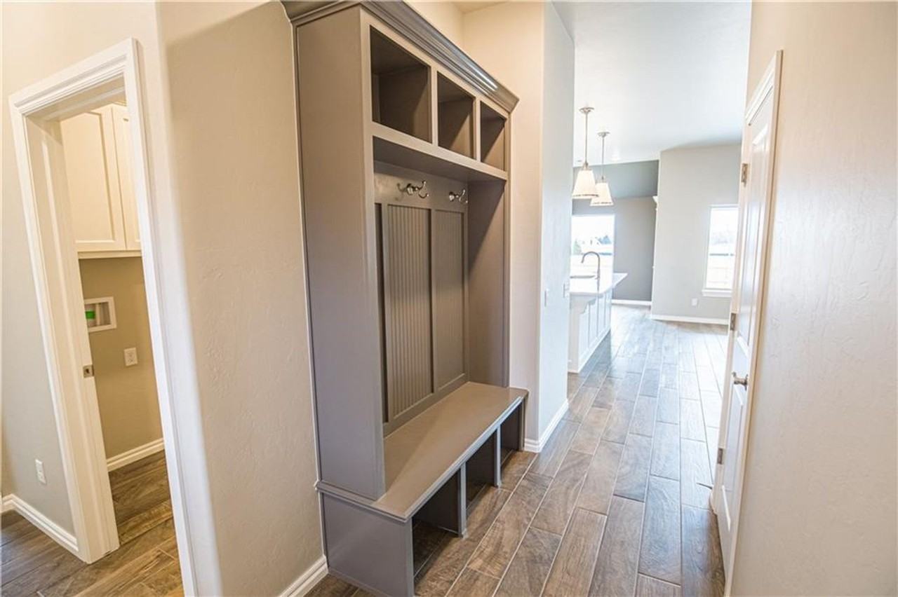 616 John Chisholm Way - Photo 3 of 25