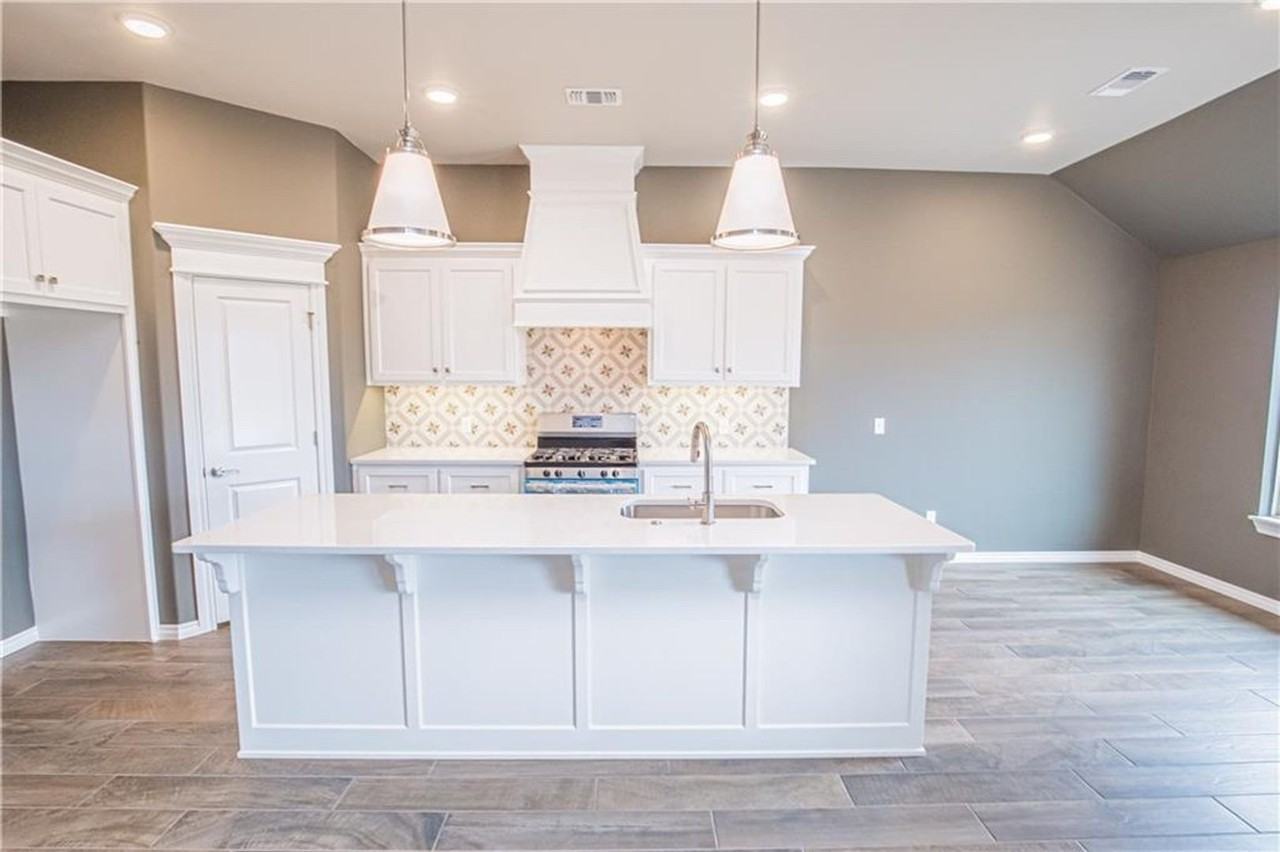 616 John Chisholm Way - Photo 6 of 25