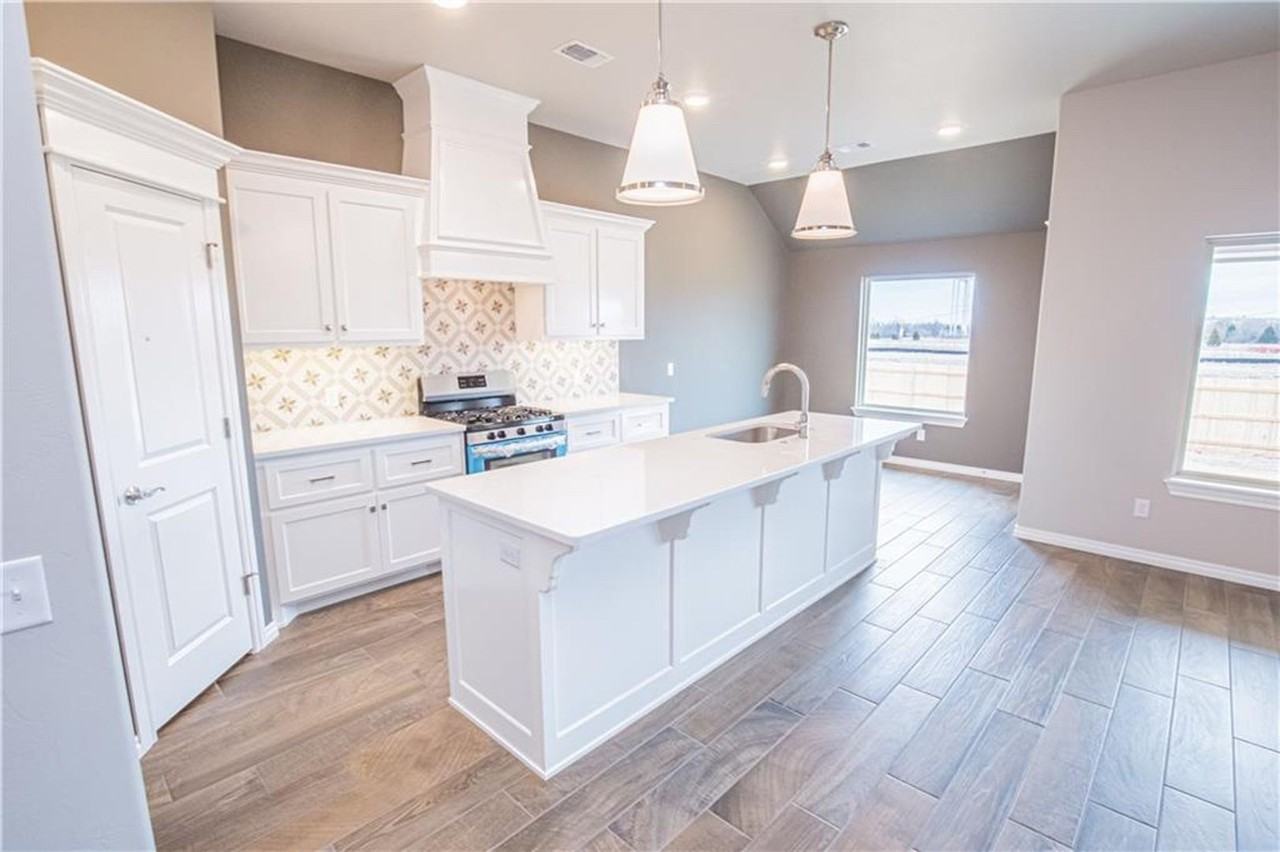616 John Chisholm Way - Photo 7 of 25